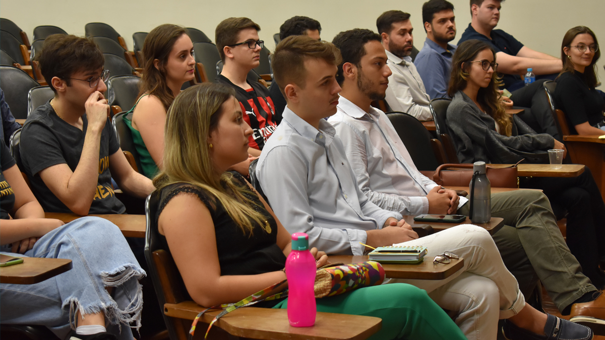 imagem-https://noticias.toledoprudente.edu.br/noticia/2023/8/estao-abertas-as-inscricoes-para-grupos-de-estudos-competicoes-e-de-iniciacao-cientifica